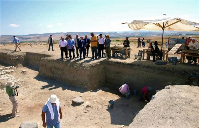 Amasya'da 2 bin 500 yıllık Pers sarayı sütunları bulundu